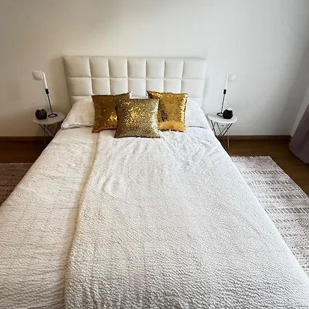 Apartment Luxury Under Castle Peaceful Old Town Retreat *