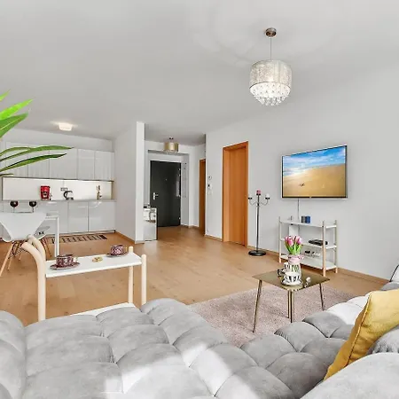 Luxury Under Castle Peaceful Old Town Retreat Apartment